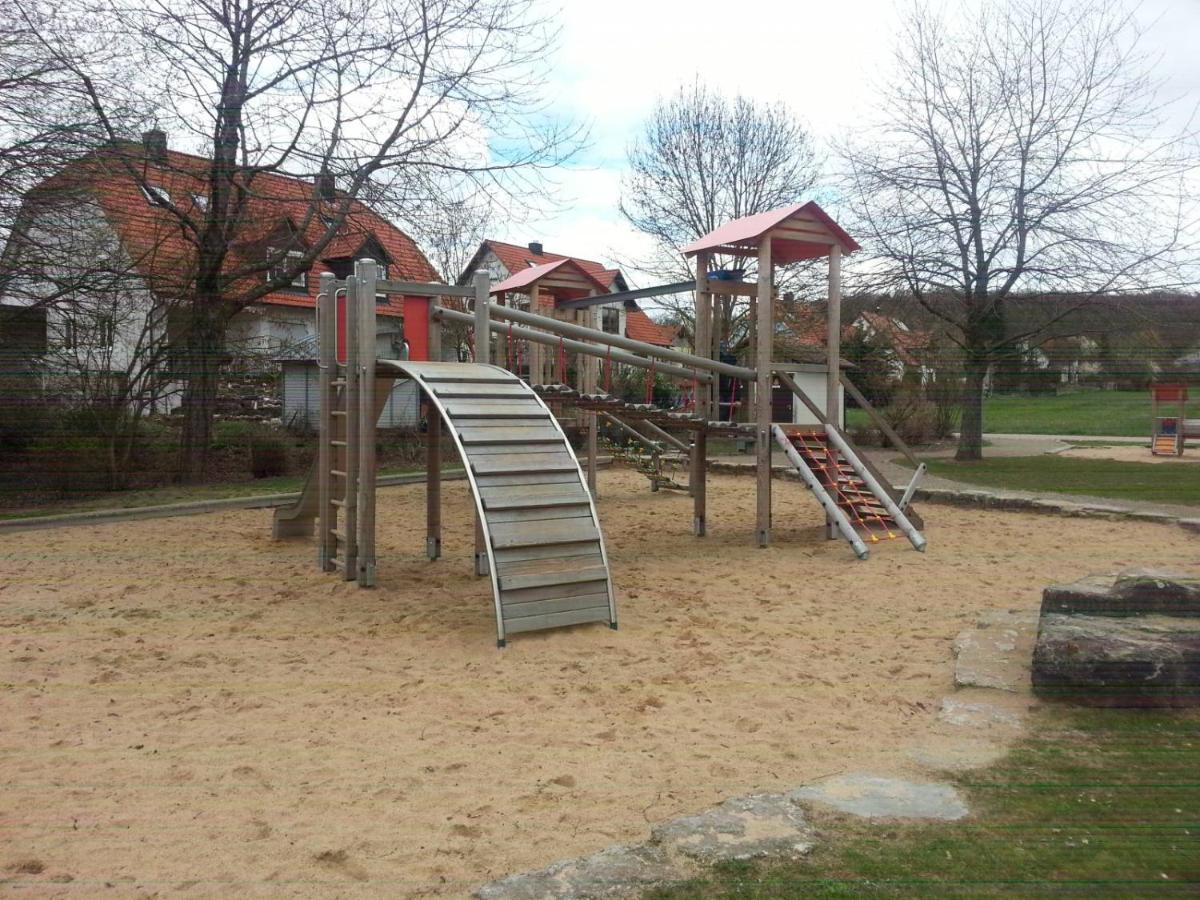 Lichtdurchflutetes Zimmer - Mainwiesen Waldbuttelbrunn Exterior photo